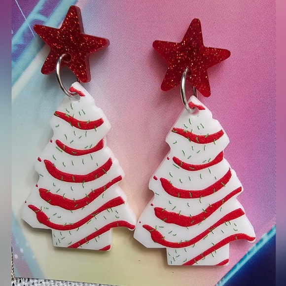 Little Debbie Acrylic Christmas Tree Cake Earrings NWOT - Picture 5 of 8